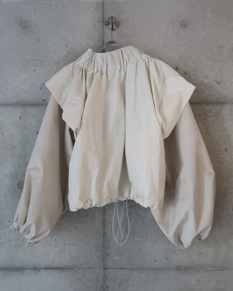 〝mesotes〟 layered blouson / white